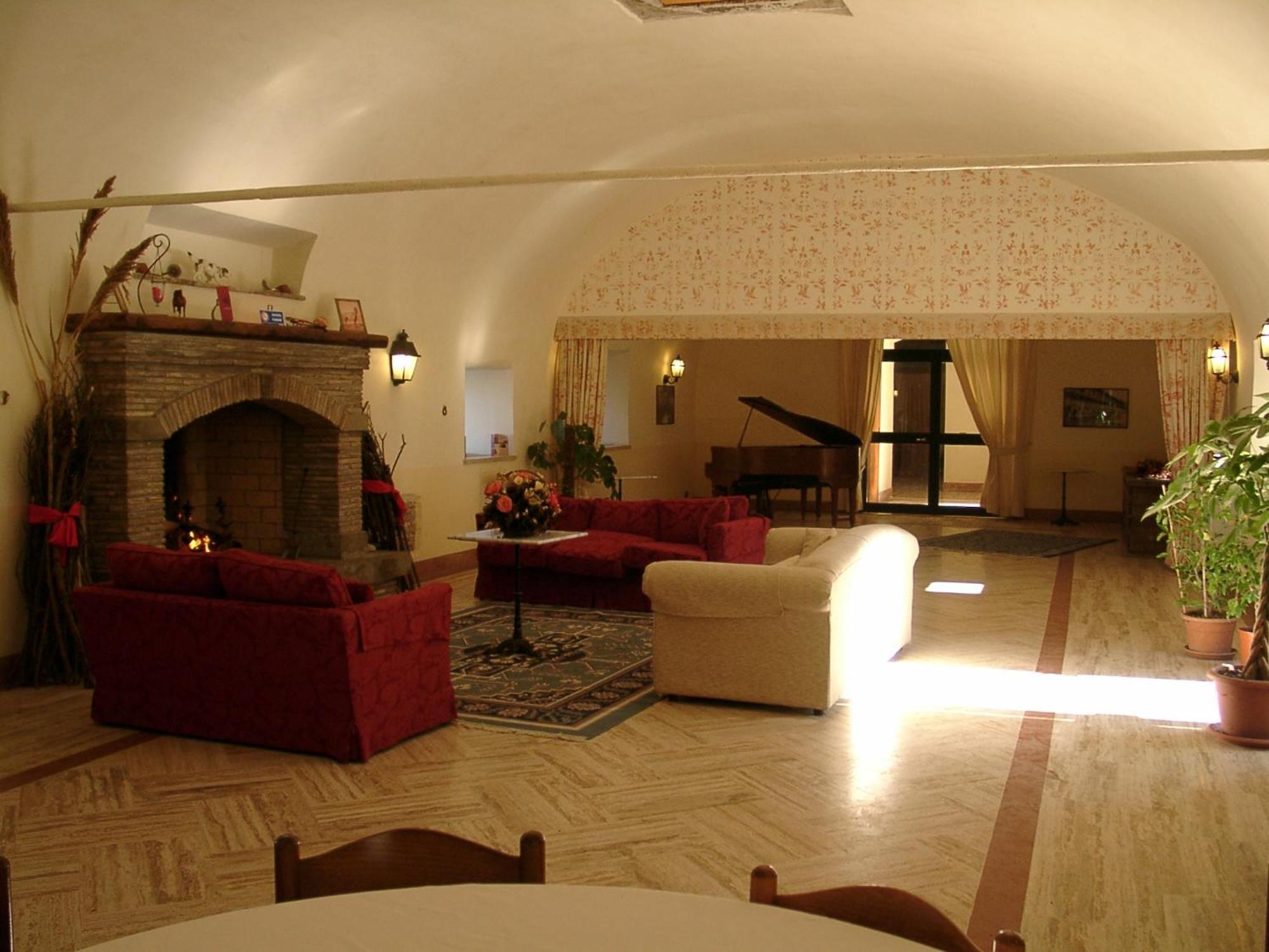 Monte Compatri Agriturismo Pantano Borghese מראה חיצוני תמונה